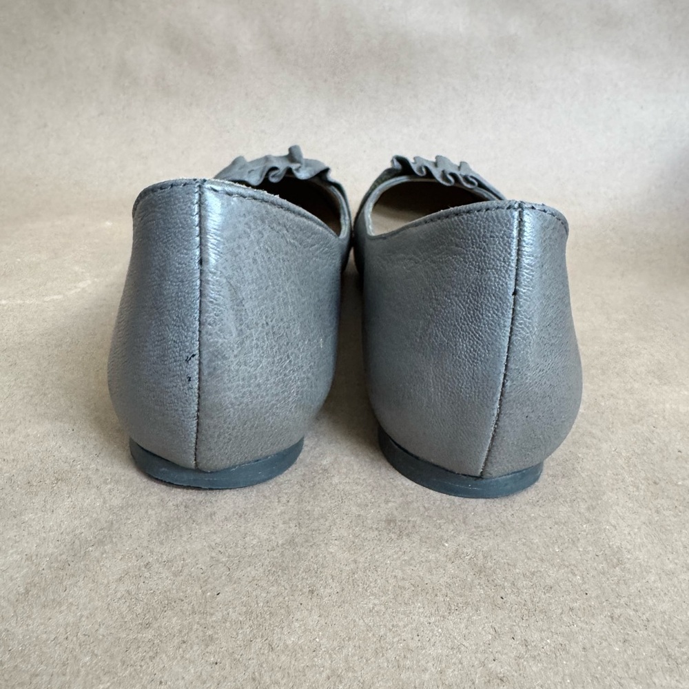 You by Crocs Grey Leather Flats. Size 8.5 - Picture 5 of 8